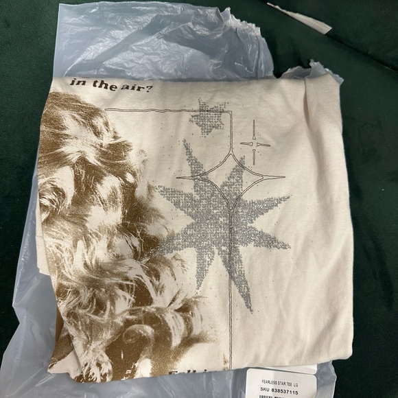 Taylor Swift Glitter Fearless Tshirt Large - Picture 2 of 2